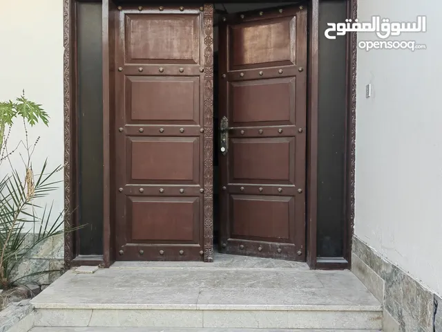 300 m2 4 Bedrooms Townhouse for Rent in Muscat Al Khuwair