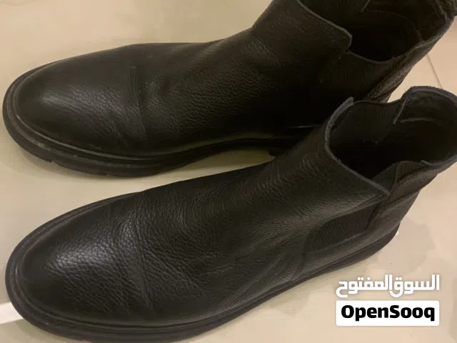 بوت رجالي للبيع ملبوس مره وحده فقط