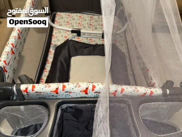 سرير أطفال للبيع استخدام بسيط جدا