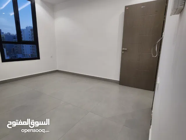 شقه بحولي تشطيب جديد للمقيمين فقط