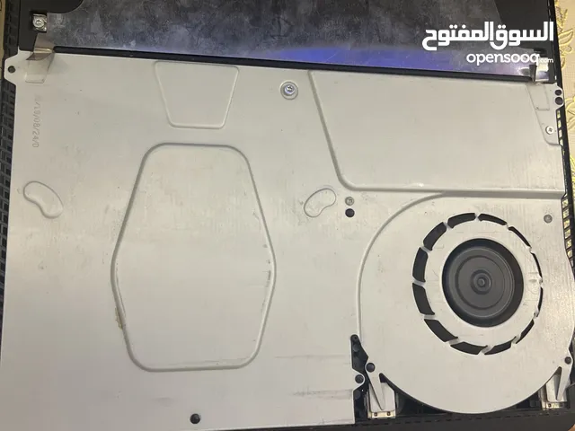سوني 4 للبيع مستعمل بحالة نظيفه جدا جداً استعمال سنة و5شهور تقريباً بدون حساب مع اثنين يد سوني اصلي