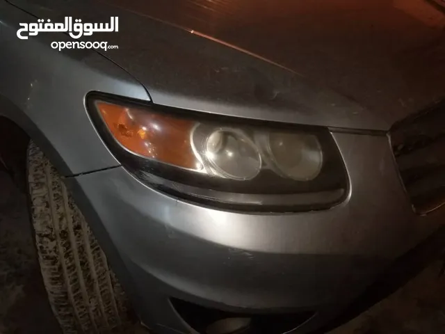 فنار سانتافي 2012 امريكية اصلي .. يمين .. شربط ابيض فليتشة صفراء