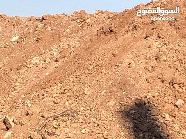 تراب أحمر بلاش