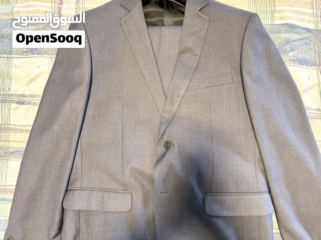 بدلة رجالية بيير كاردان رمادي – شبه جديد