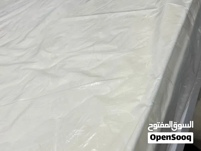 سرير حديد من شهر