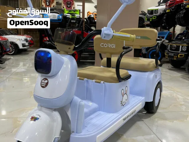 أجمل وأروع واقوي فيسبا   تحمل طفلين من سنه حتى 8 سنوات  2 موتور دفع خلفي  بطاريات 12 فولت