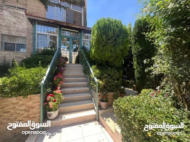شقه ارضيه شبه مفروشه للبيع بسعر مغري جدا