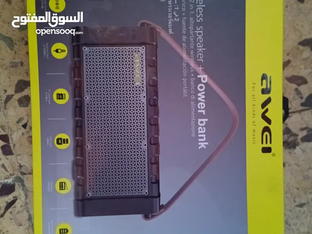 سماعه مكبر صوت awei أمريكي 2في1 سماعه لاسلكيه + شاحن باور بنك +راديو وحمالة جلد بيج