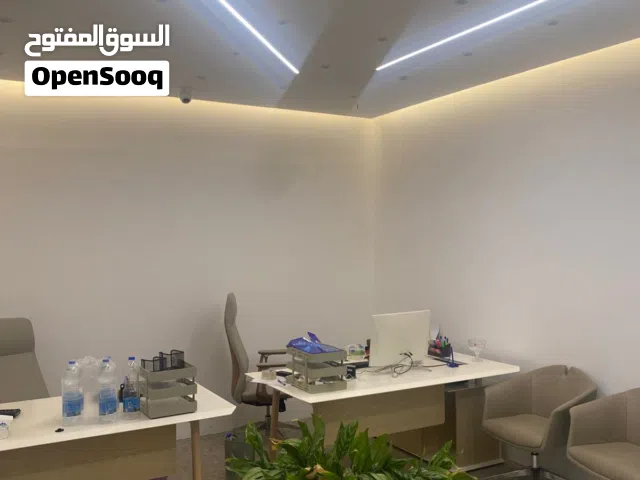 إخلاء المكتب 1200 على الشارع العام