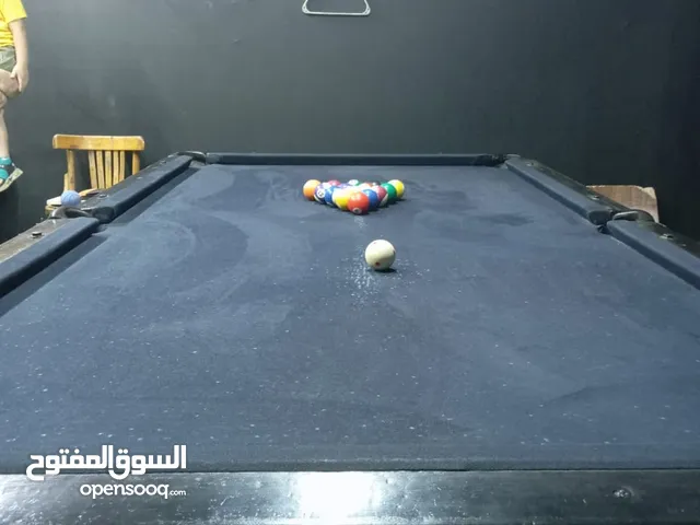 ترابيزة بالياردو مقاس 8 بحاله ممتازه متاح معاها اسين وطقم كور التربيزة بحاله ممتازه المعاينه ف ام