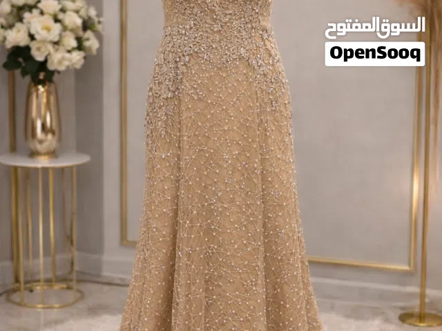 فساتين مستعمل ب 80 درهم فقط