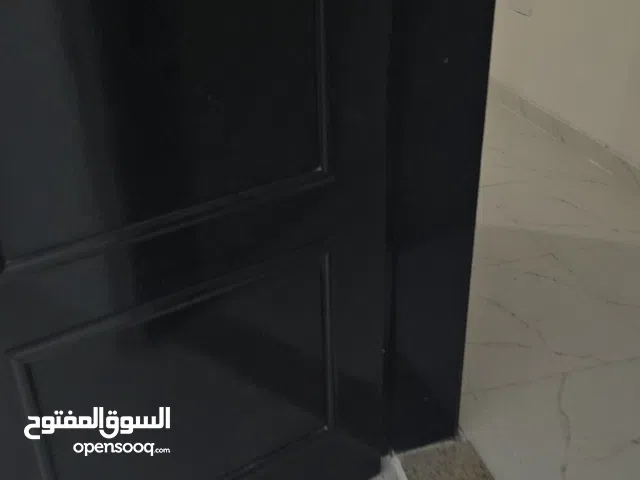 شقق غرف وغرفتين بجوار مطار البطين