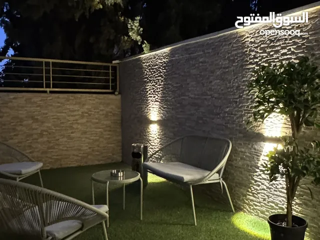 شقة فاخرة جدا أرضية للايجار اليومي والاسبوعي في شارع المدينة المنورة.