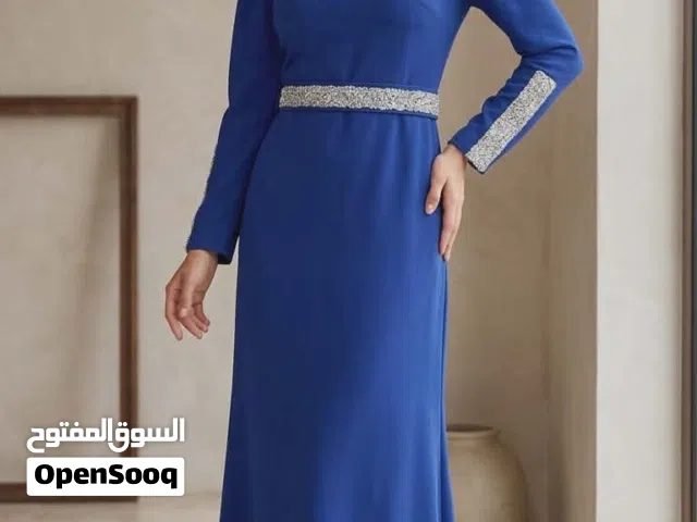 فستان للبيع ناعم جدا على اللبس ومرتب بسعر مغري جدا