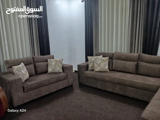طقم كنب سبع مقاعد للبيع بسعر مغري بحال الوكالة مطلوب في 210 قابل للتفاوض الله يبارك ل صاحب النصيب