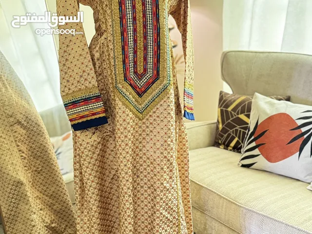 ملابس تقليدي للبيع