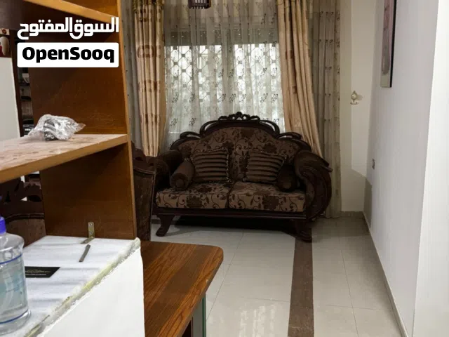 شقة مفروشة في المدينة الرياضية  على شارع رئيسي قريبة من جميع الخدمات