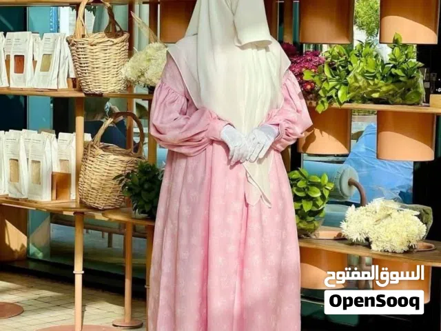 إطلالة وردية ساحرة ومميزة