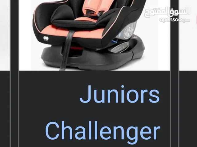 كراسي سيارة للاطفال juniors لعمر 3 سنوات عدد 2 حجم مناسب بحالة الجديد استعمال خفيف لمدة سنة فقط .