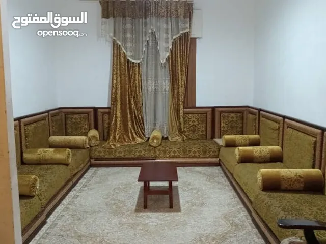 وسيط شقه مفروشه شارع الرشيد 1700كل شهر وشهره وعمولة مكتب نص شهر