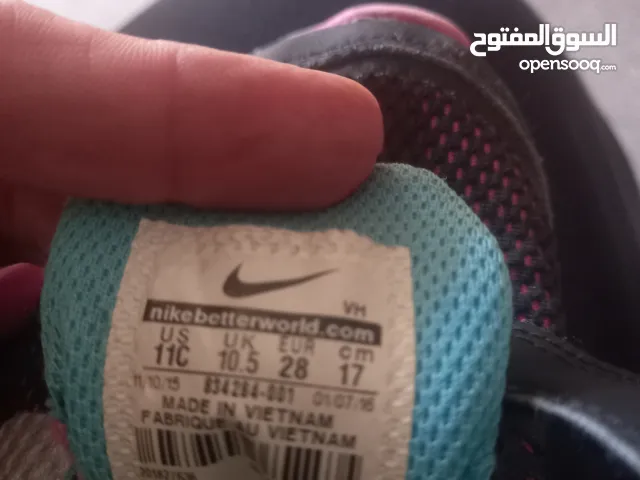 حذاء رياضي ماركه نايكي بناتي ولادي لعمر من 5-4 سنوات