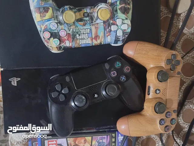 بلي 4 فات للبيع 256 جهاز يخبل ما بي شي شغال وياه 3 جوستكات و3 اقراص رايده ب250 قفله مكاني بغداد للت