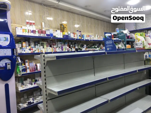 رف مكتبي ممتاز استخدم في صيدلية لفترة قصيرة