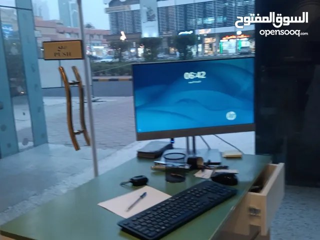 كمبيوتر مع طابعة واسكنر باركود وطابعة باركود