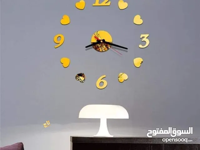 أضف لمسة من الأناقة إلى كل لحظة ارتقِ بديكور منزلك مع ساعتنا الحائطية الفاخرة