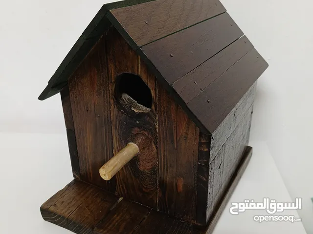 بيت عصافير خشبي مشغول يدوياً