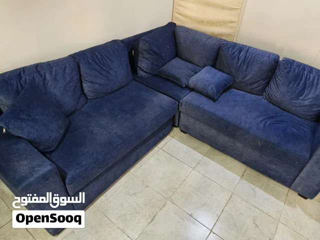 كنب، خزانة وطاولة