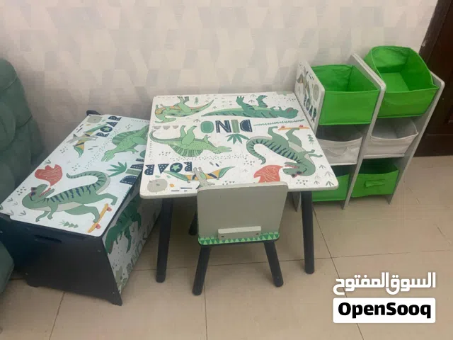 منظم العاب وصندوق تخزين وطاولة وكرسي ورف كتب اطفال طقم كامل للبيع