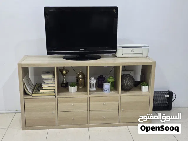 بيع كنبتين مع طاوله وسط و طاوله سفره و كومادينه تلفزيون