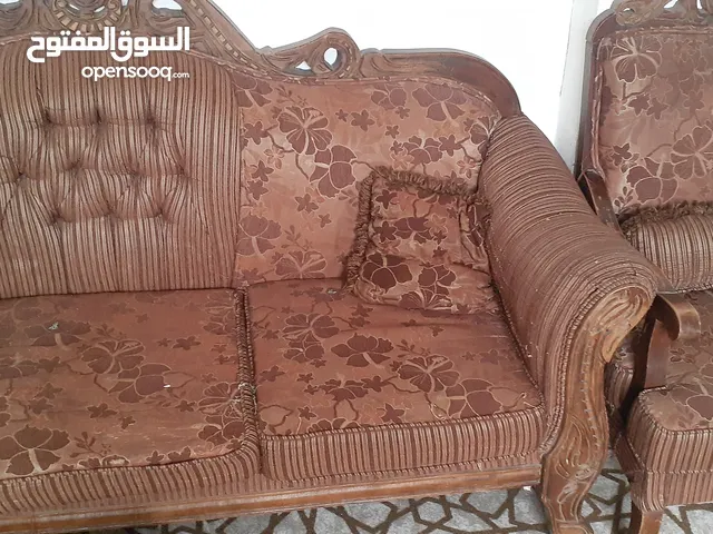 طقم كنب 7مقاعد وطقم طربيزات 2صغير و1كبير