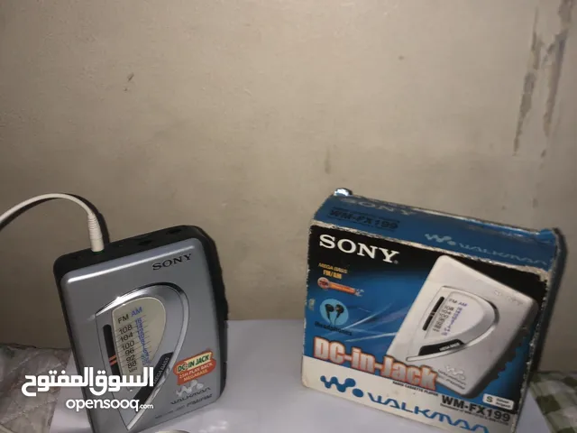مسجل اغاني وراديو موديل الثمانينيات SONY نادر جدا ومعه سلك اضافي الجهاز في حالة جديدة