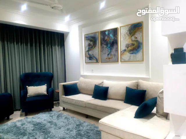 شقه راقيه موثثه في المعبيله التجارية قرب مسقط مول