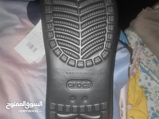 حذاء كروكس مناسب للجنسين مقاس 44 ومتوفر جديد
