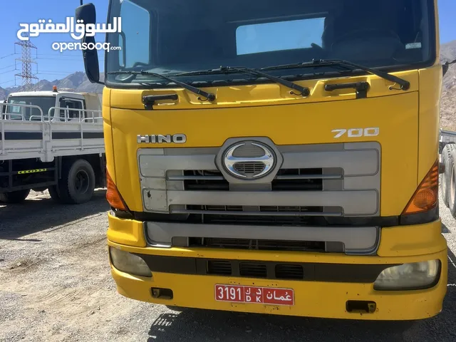 Tractor Unit Hino 2008 in Muscat