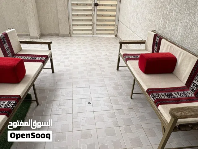 جلسة فخمة  كبير للبيع  نظيفة واستعمال خفيف الجاد يتواصل خاص