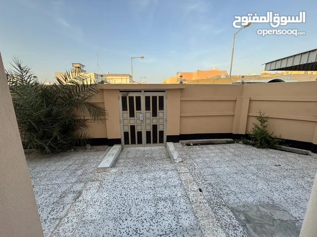 100 m2 4 Bedrooms Townhouse for Rent in Northern Governorate Madinat Hamad