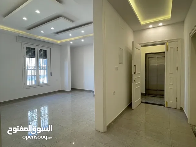600m2 More than 6 bedrooms Villa for Sale in Tripoli Abu Sittah