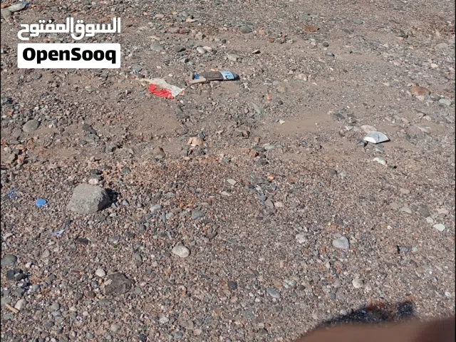 أرض ممتازة في وسط الخدمات