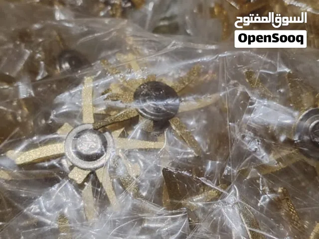 بروشات مغناطيس خنجر ذهبي