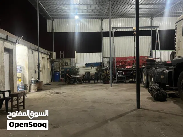 جراج مكنيك مجهز مع العدة وغرفتين وحمامين بناء جديد مع شمسة كبيرة