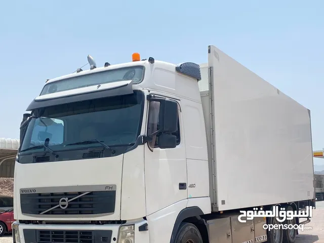 Refrigerator Volvo 2010 in Al Dakhiliya