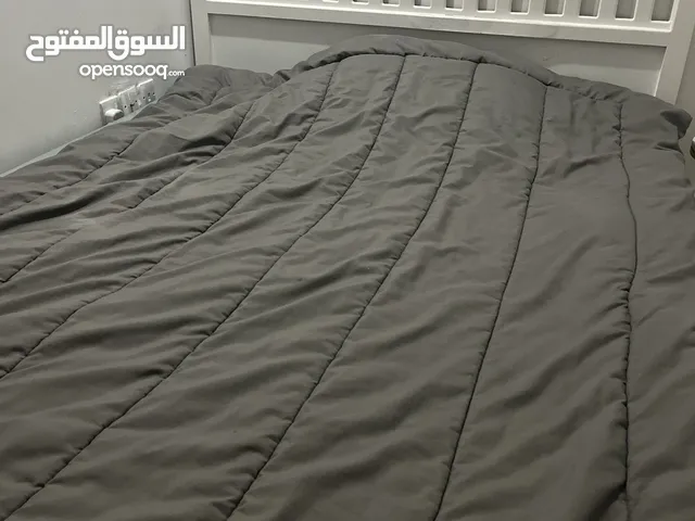 سرير للبيع