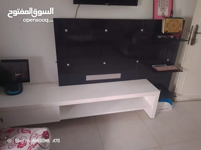 سجادتين كورن حرف طاولة تلفزيون ب70 دينار