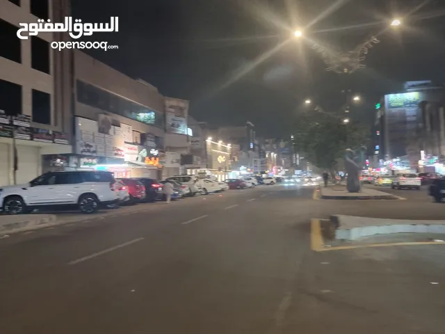للبيع قطعة تجارية في المنصور 225 متر