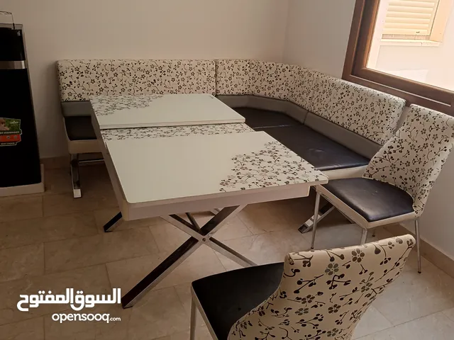 طاولة أكل كبيرة