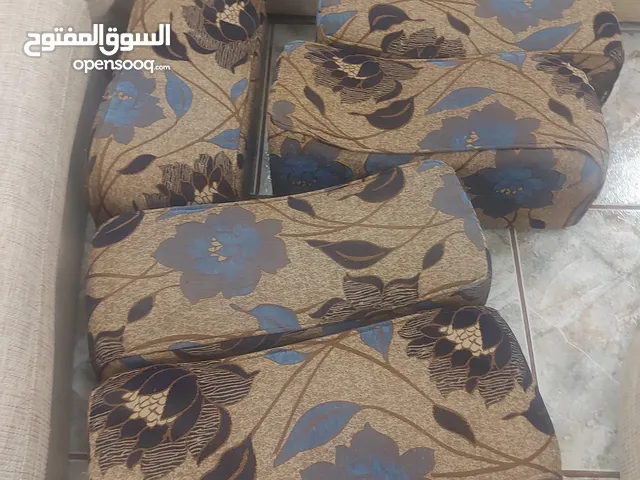 تكايات عدد5 للبر او للطلعات او للحديقة شبه جديدات محافض عليهم كثير
